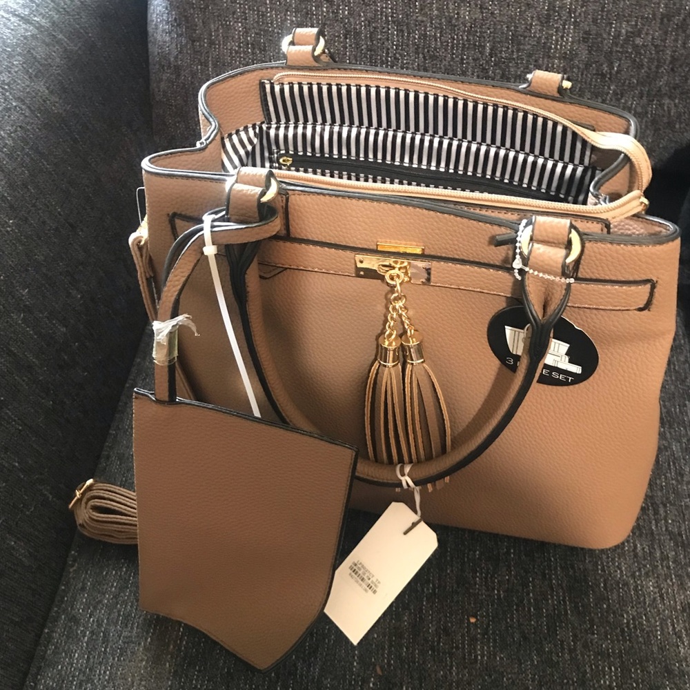 2 piece set Park Ave Collection brown purse